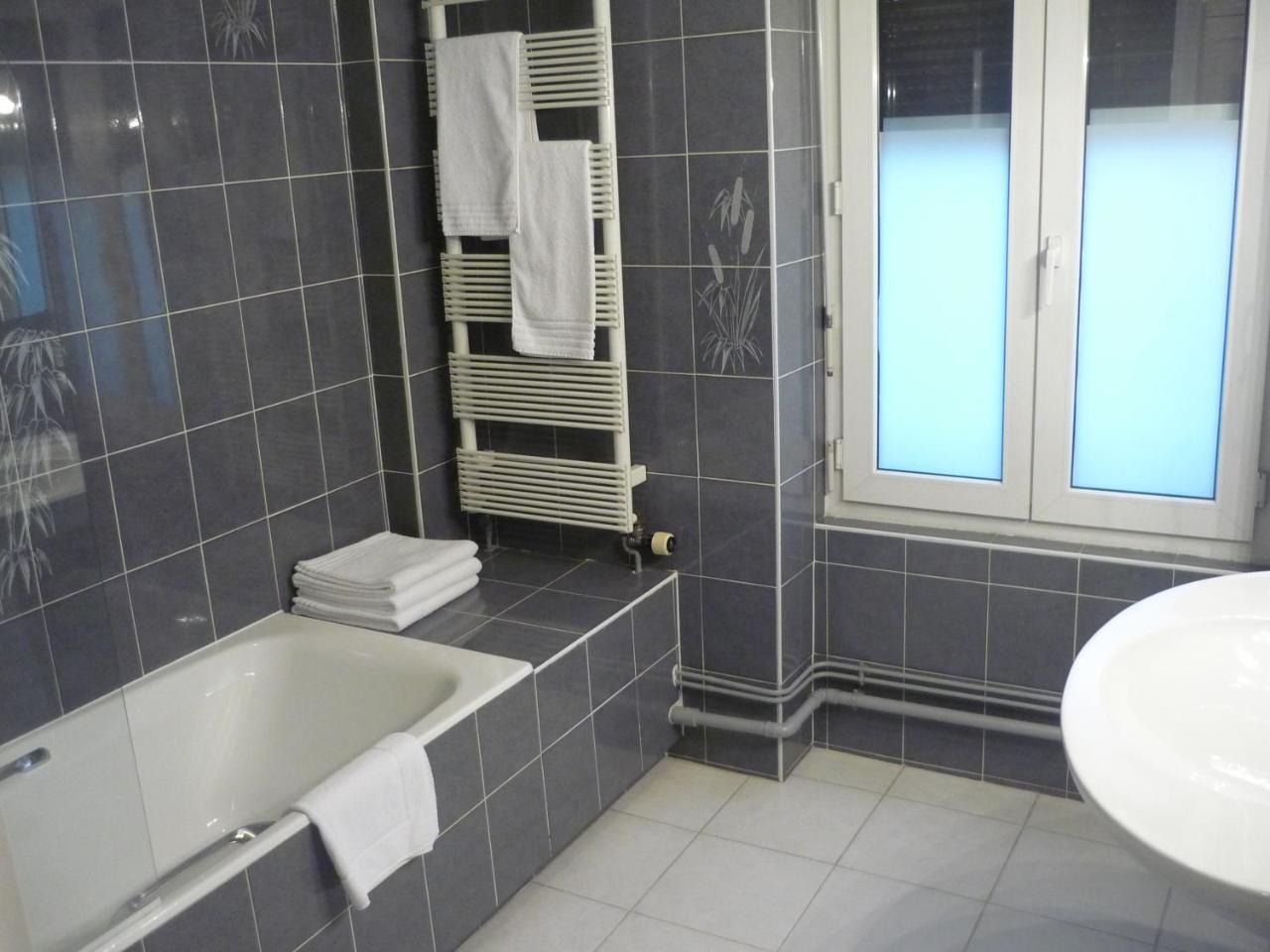 The Originals Boutique, Hotel Terminus, Bourg-En-Bresse Gare Exteriör bild